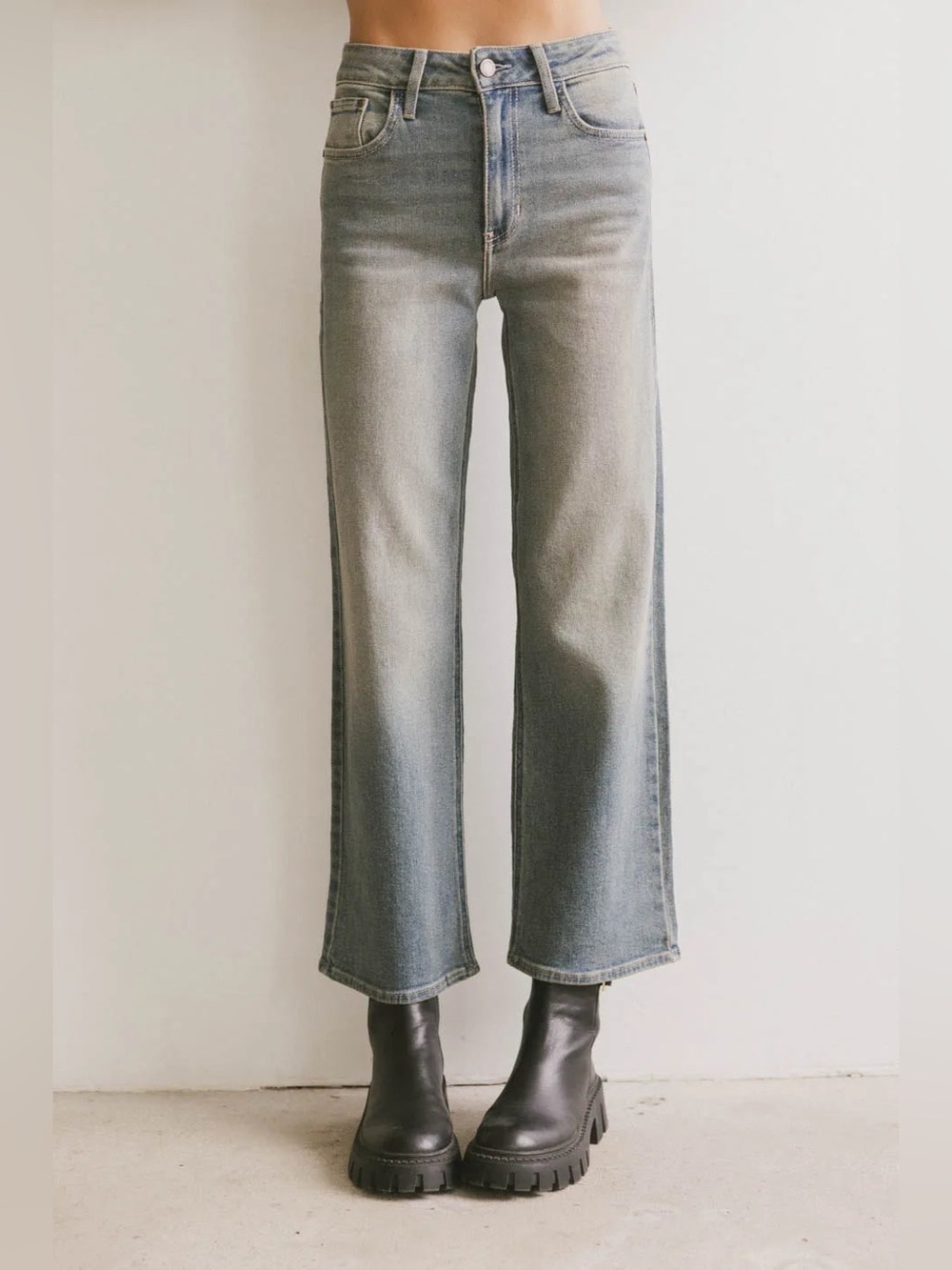 Just Black Cropped Straight-Leg Jeans‎ in Faded Gray Wash